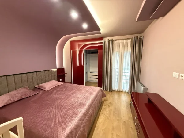 Tirane, jepet me qera apartament 2+1 Kati 2, 95 m² 900 € (Rruga Tafaj)