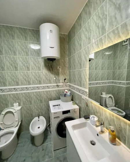 Tirane, jepet me qera apartament 1+1 , 75 m² 85 € (MYSLYM SHYRI)
