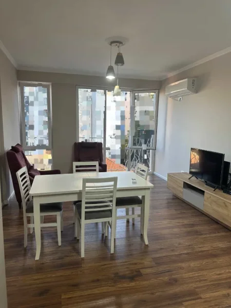 Tirane, jepet me qera apartament 2+1 Kati 2, 95 m² 800 € (Rruga Tafaj)