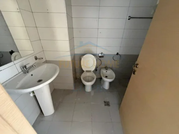 Tirane, shitet apartament 1+1+Ballkon Kati 3, 71 m² 116.000 € (KINOSTUDIO)