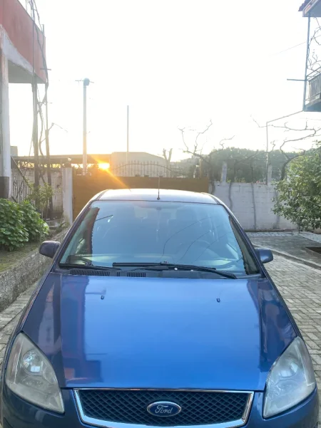 Tirane, shes makine Ford Nafte, blu e hapur manuale Kondicioner 200.000 km 2.000 €
