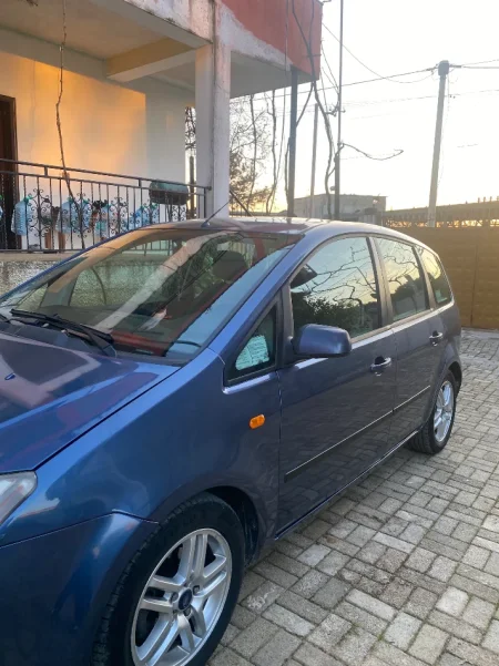 Tirane, shes makine Ford Nafte, blu e hapur manuale Kondicioner 200.000 km 2.000 €