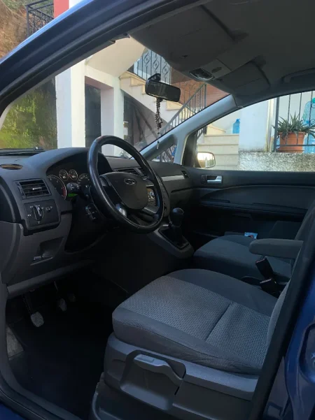 Tirane, shes makine Ford Nafte, blu e hapur manuale Kondicioner 200.000 km 2.000 €