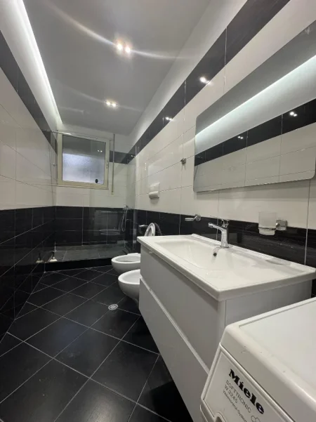 Tirane, jepet me qera apartament 2+1 Kati 0, 100 m² 700 € (Liqeni i Thate,Rruga Peti)