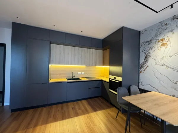 Tirane, shitet apartament 1+1+Aneks+Ballkon , 65 m² 180.000 € (ish stacioni i trenit)