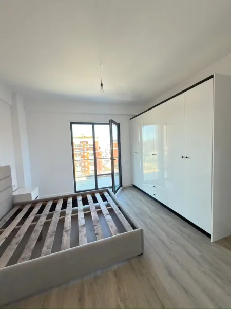 Tirane, jepet me qera apartament 2+1+Ballkon Kati 6, 700 € 