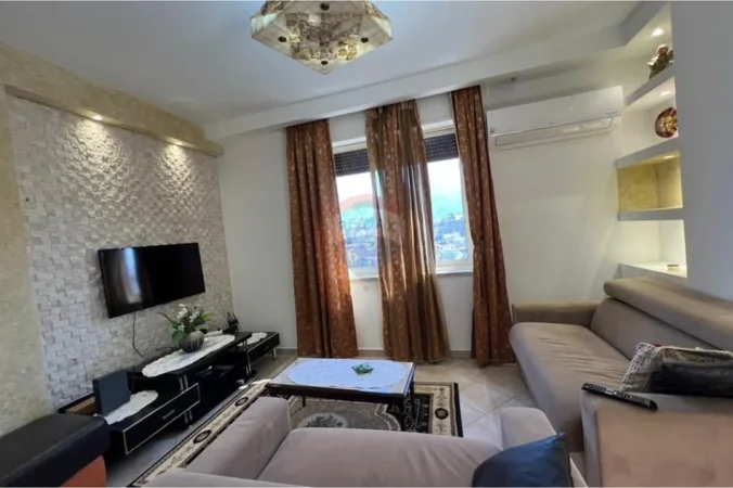 Tirane, jepet me qera apartament 2+1 Kati 10, 140 m² 750 € (Rruga e Barrikadave)