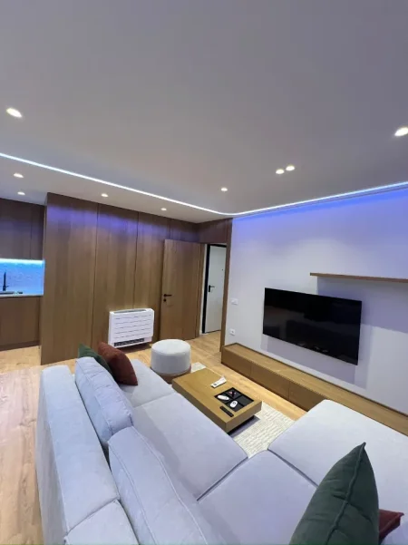 Tirane, jepet me qera apartament 1+1 Kati 1, 700 € 