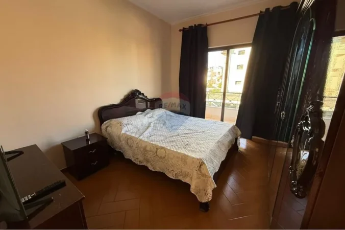 Tirane, jepet me qera Vile 3 Katshe , 505 m² 900 € (Laprake)