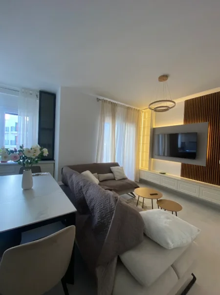 Tirane, jepet me qera apartament 2+1 Kati 6, 98 m² 1.000 € (Pazari i Ri)