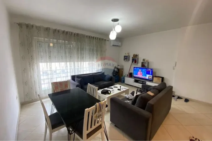 Tirane, jepet me qera 1+1 , 65 m² 450 € (Rruga 5 Maji)