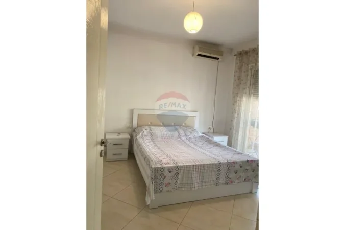 Tirane, jepet me qera 1+1 , 65 m² 450 € (Rruga 5 Maji)