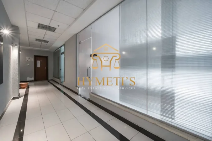 Tirane, jepet me qera ambjent biznesi Kati 1, 31 m² 500 € (Rr. Kostandin Kristoforidhi, pranë Fakultetit Juridik, Tiranë)