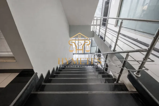 Tirane, jepet me qera ambjent biznesi Kati 1, 31 m² 500 € (Rr. Kostandin Kristoforidhi, pranë Fakultetit Juridik, Tiranë)