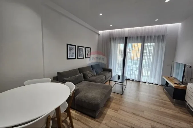 Tirane, jepet me qera apartament 2+1 , 115 m² 1.500 € (Amabasada Amerikane)