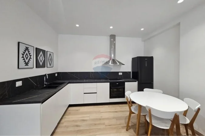 Tirane, jepet me qera apartament 2+1 , 115 m² 1.500 € (Amabasada Amerikane)