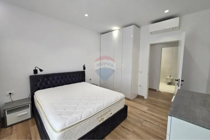 Tirane, jepet me qera apartament 2+1 , 115 m² 1.500 € (Amabasada Amerikane)