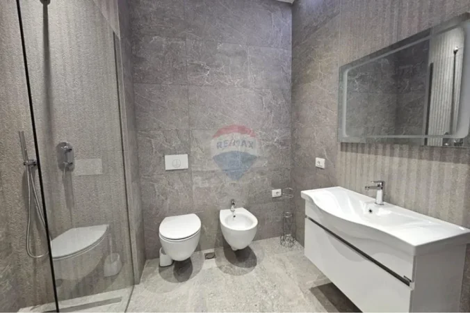 Tirane, jepet me qera apartament 2+1 , 115 m² 1.500 € (Amabasada Amerikane)