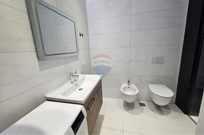 Tirane, jepet me qera apartament 2+1 , 115 m² 1.500 € (Amabasada Amerikane)
