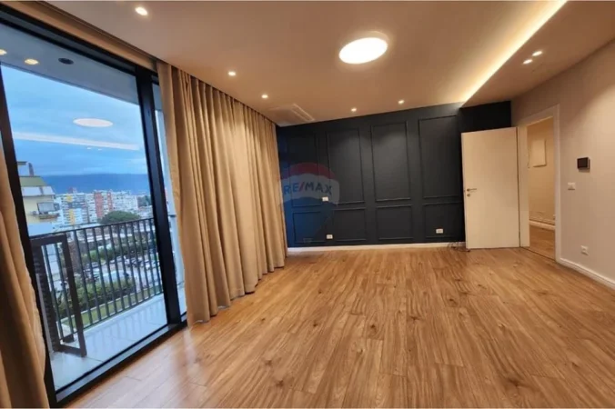 Tirane, jepet me qera 2+1 , 125 m² 1.600 € (Lake View)