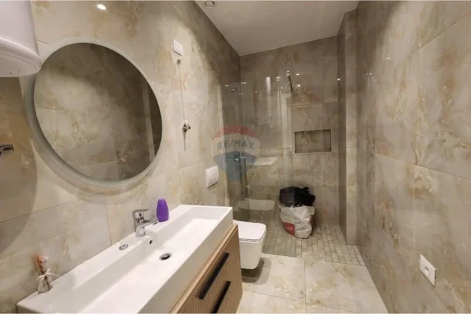 Tirane, jepet me qera 2+1 , 125 m² 1.600 € (Lake View)