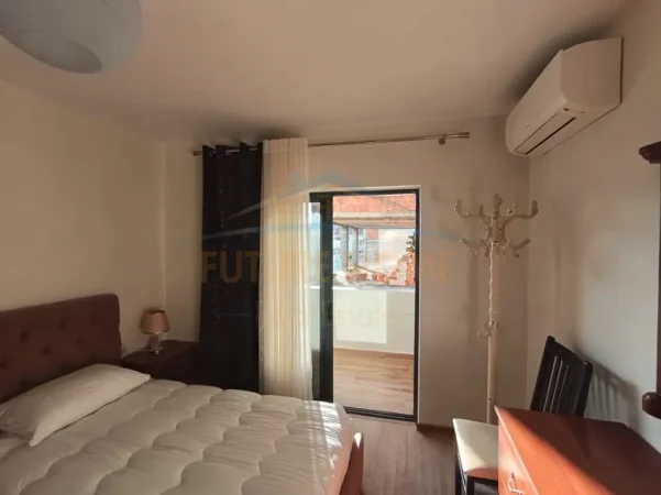 Tirane, jepet me qera apartament 4+1+Ballkon Kati 2, 117 m² 1.200 € (Rruga Mine Peza)