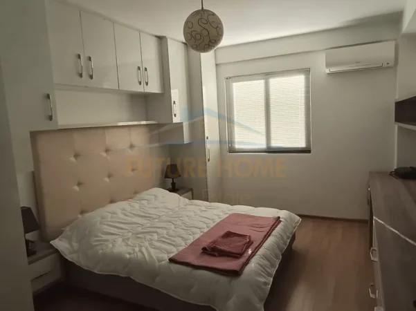 Tirane, jepet me qera apartament 4+1+Ballkon Kati 2, 117 m² 1.200 € (Rruga Mine Peza)