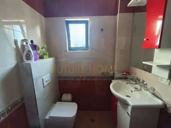 Tirane, jepet me qera apartament 4+1+Ballkon Kati 2, 117 m² 1.200 € (Rruga Mine Peza)