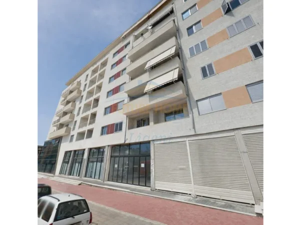 Tirane, shitet apartament 1+1+Ballkon Kati 6, 71 m² 116.000 € (Kinostudio)