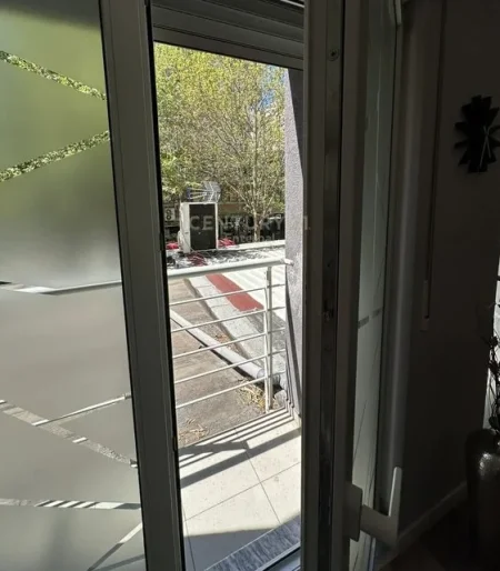 Tirane, jepet me qera ambjent biznesi Kati 2, 100 m² 1.500 € 