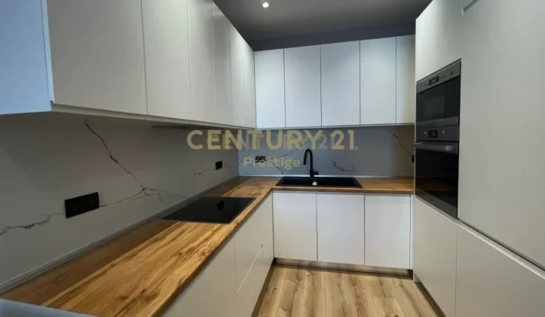 Tirane, jepet me qera apartament 1+1 Kati 1, 70 m² 700 € (Komuna e Parisit)