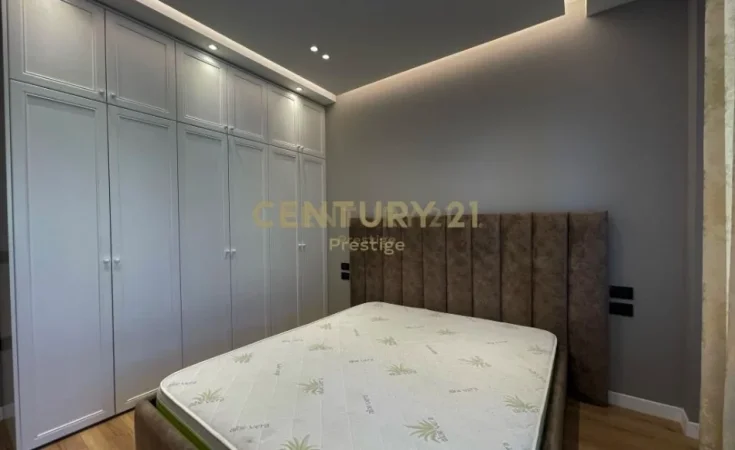 Tirane, jepet me qera apartament 1+1 Kati 1, 70 m² 700 € (Komuna e Parisit)