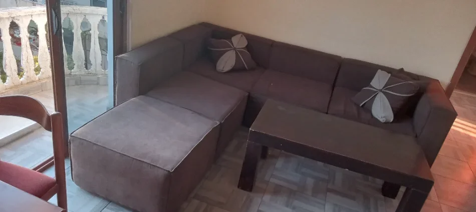 Tirane, jepet me qera apartament 1+1 Kati 3, 70 m² 26.000 € (Rruga Agllai Tako)