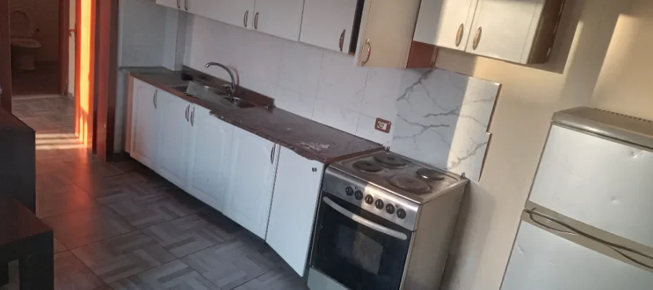 Tirane, jepet me qera apartament 1+1 Kati 3, 70 m² 26.000 € (Rruga Agllai Tako)