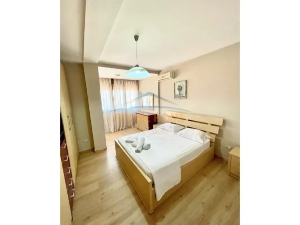 Tirane, jepet me qera apartament 1+1+Ballkon Kati 8, 81 m² 850 € (Myslym Shyri)