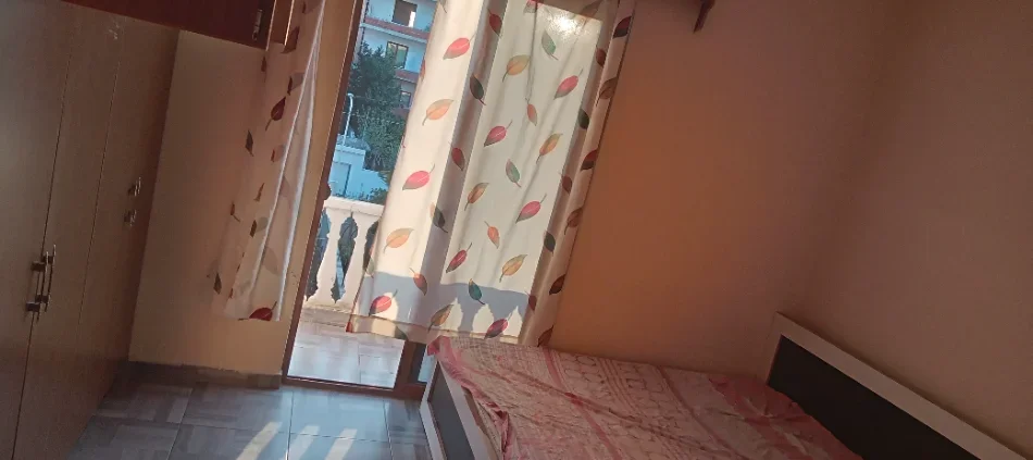 Tirane, jepet me qera apartament 1+1 Kati 3, 70 m² 26.000 € (Rruga Agllai Tako)