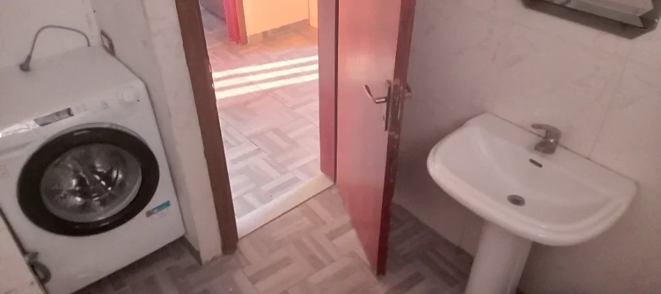 Tirane, jepet me qera apartament 1+1 Kati 3, 70 m² 26.000 € (Rruga Agllai Tako)