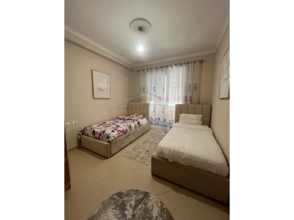 Tirane, jepet me qera apartament 2+1+Ballkon Kati 1, 100 m² 600 € (Unaza e Re)