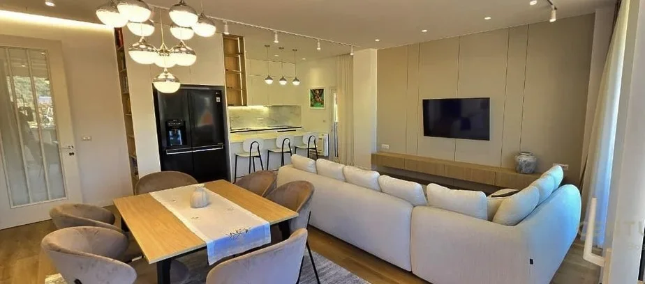 Tirane, jepet me qera apartament 2+1 Kati 4, 142 m² 1.500 € (Liqeni Thate)