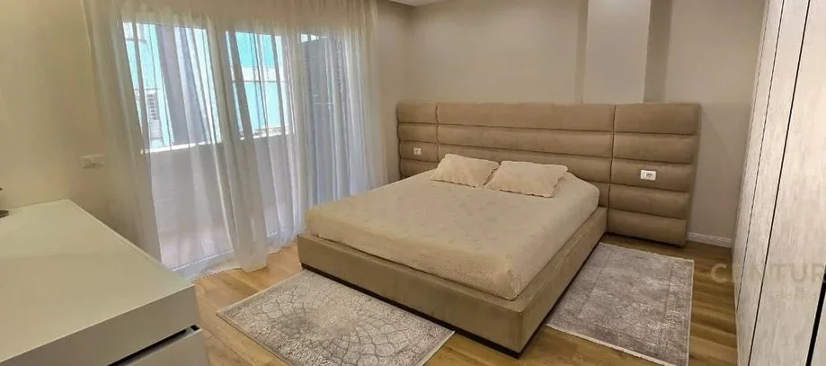 Tirane, jepet me qera apartament 2+1 Kati 4, 142 m² 1.500 € (Liqeni Thate)