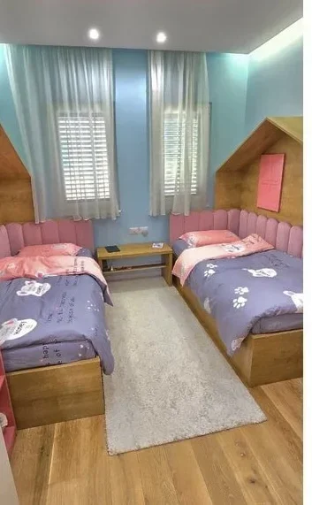 Tirane, jepet me qera apartament 2+1 Kati 4, 142 m² 1.500 € (Liqeni Thate)