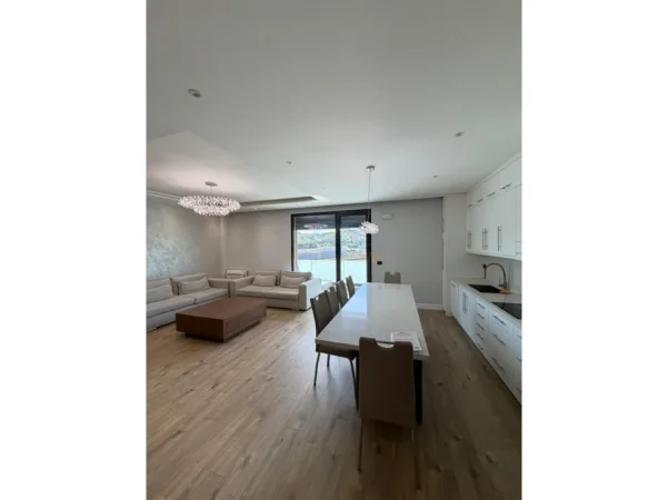 Tirane, shitet apartament 3+1 Kati 2, 130 m² 495.000 € (TEG)