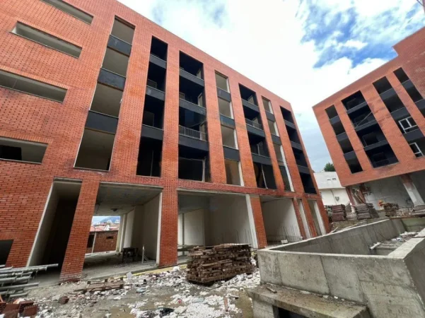 Tirane, shitet dyqan Kati 0, 91 m² 274.500 € (Paskuqan)