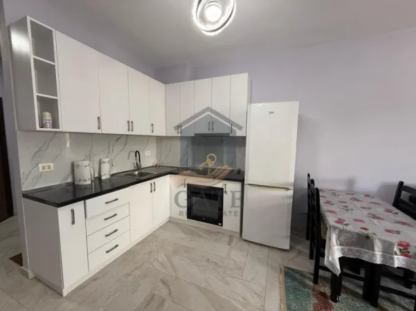 Durres, jepet me qera apartament 2+1 Kati 6, 400 € (Pernoca)