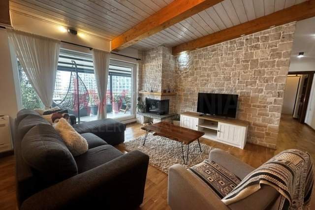 Tirane, jepet me qera apartament Kati 8, 155 m² 1.200 Euro (Liqeni i Tiranes)