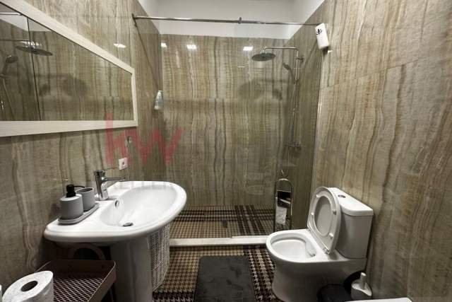 Tirane, jepet me qera apartament Kati 8, 155 m² 1.200 Euro (Liqeni i Tiranes)