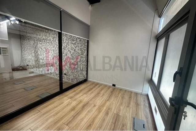 Tirane, jepet me qera ambjent biznesi Kati 2, 105 m² 800 Euro (Rruga e Kavajes)