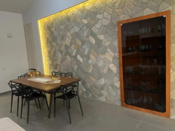 Tirane, jepet me qera Penthouse 4+1+A+BLK Kati 4, 220 m² 2.500 Euro (Mustafa Matohiti)