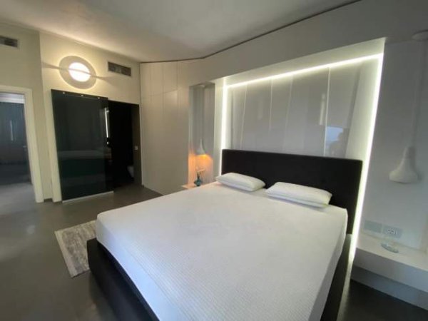 Tirane, jepet me qera Penthouse 4+1+A+BLK Kati 4, 220 m² 2.500 Euro (Mustafa Matohiti)