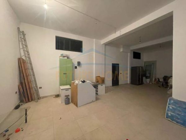 Durres, jepet me qera ambjent biznesi Kati 0, 477 m² 650 Euro (Shkozet, Durres)